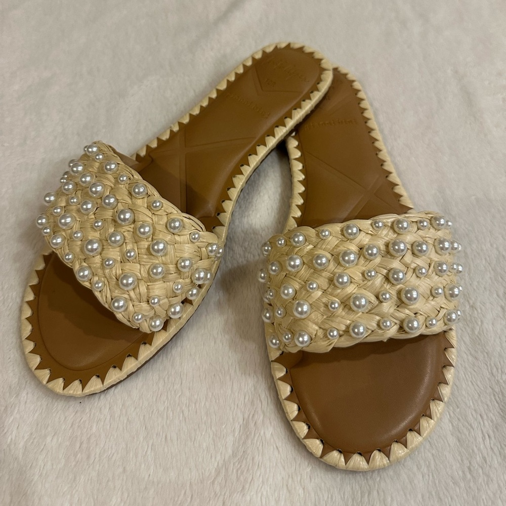 Brand new Gianni Bini Shoes. Worn once. Absolutely gorgeous. Size 7